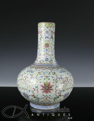 A and finely decorated Chinese porcelain bottle vase 2
