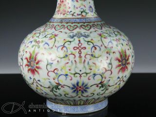 A and finely decorated Chinese porcelain bottle vase 3