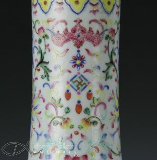 A and finely decorated Chinese porcelain bottle vase 5