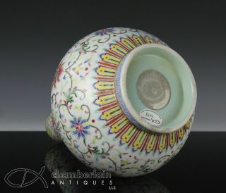 A and finely decorated Chinese porcelain bottle vase 8