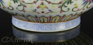 A and finely decorated Chinese porcelain bottle vase 9
