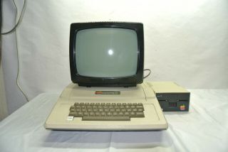 Vintage 1981 Apple Ii Plus Computer A2s1016,  Monitor,  Drive - Doesn 