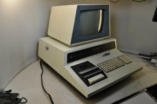 Vintage Commodore PET 2001 - 8 Desktop Computer 2