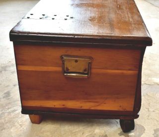 Vintage Rustic Solid Red Cedar Trunk Chest Coffee Table Antique Furniture 8