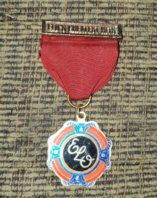 Elo Electric Light Orchestra Greatest Hits Vtg Pin Pinback Badge Medallion
