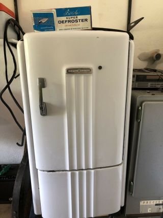 Vintage Ge General Electric Refrigerator With Freezer,  Still Runs