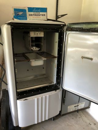 Vintage GE general electric refrigerator With Freezer,  Still Runs 9