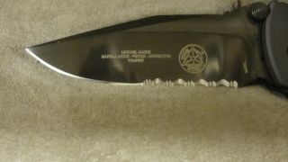 MASTERS OF DEFENSE KNIFE SET THIS IS A RARE FIND ALL IN CASE 8