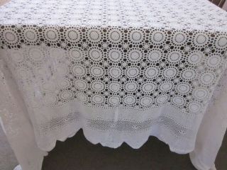 GORGEOUS VINTAGE SNOW WHITE CROCHET LACE BEDSPREAD OR TABLECLOTH 2