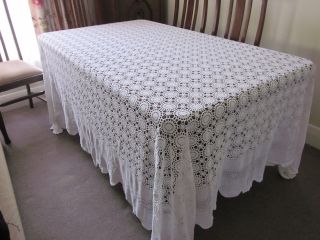 GORGEOUS VINTAGE SNOW WHITE CROCHET LACE BEDSPREAD OR TABLECLOTH 3