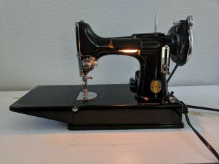 Vintage 1939 Singer Featherweight Sewing Machine W/case And Key Model 221 -