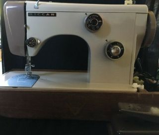 Vintage Heavy Duty/industrial Riccar Sewing Machine R2 - 208b With Case