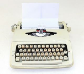 Royal Quite Deluxe Typewriter Vintage 1960 