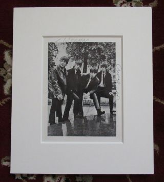 Beatles INCREDIBLE FULLY SIGNED BEATLES GLOSSY PHOTOGRAPH I RARELY GET THESE IN 2