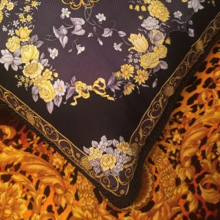 Vtg Gianni Versace silk pillow Made in Italy yellow flower two sided 3