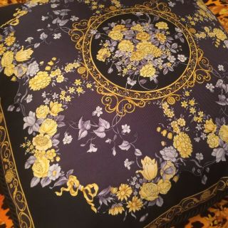 Vtg Gianni Versace silk pillow Made in Italy yellow flower two sided 6