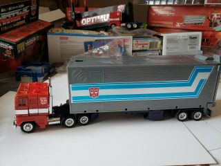 Vintage G1 Transformers Optimus Prime 1984 Action Figure and Trailer 4
