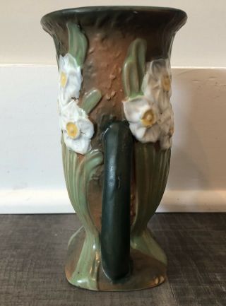 Vintage Roseville Pottery Jonquil Double Handled Vase Daffodil Pattern 7” 2