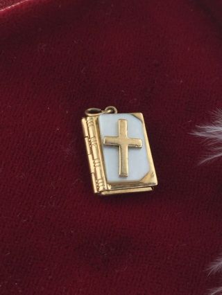 Vintage 1961,  14k Gold Mother Pearl Lords Prayer Bible Pendant Charm 3