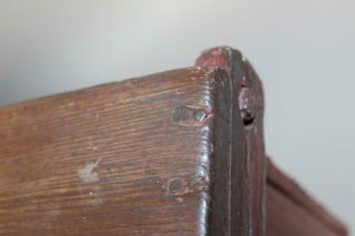 VERY RARE 17TH C MA PILGRIM TABLE TOP BLANKET CHEST WOOD PINTLE HINGES 4
