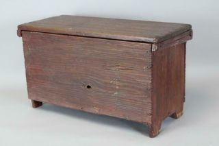 VERY RARE 17TH C MA PILGRIM TABLE TOP BLANKET CHEST WOOD PINTLE HINGES 5