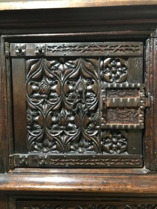 16th century oak cupboard 4