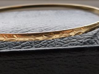 Vintage 9 Ct Solid,  Yellow Gold Engraved Bangle - 6.  5g Hm - Unworn