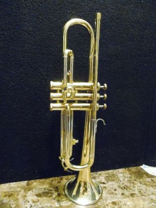 Vintage Medalist Trumpet with Case and Mouthpiece and more 3