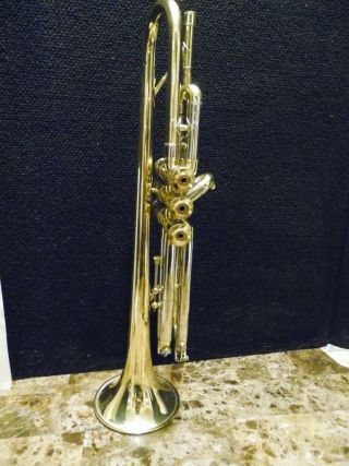 Vintage Medalist Trumpet with Case and Mouthpiece and more 4