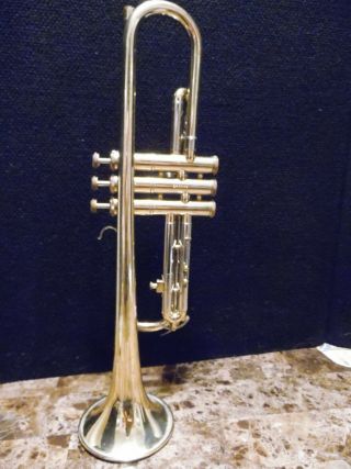 Vintage Medalist Trumpet with Case and Mouthpiece and more 5