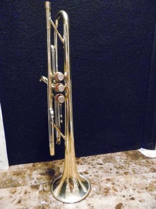 Vintage Medalist Trumpet with Case and Mouthpiece and more 6