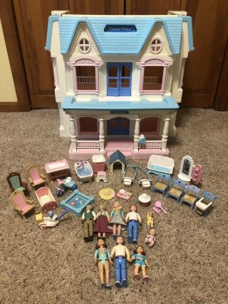 Vintage Fisher Price 1993 Loving Family Dream Doll House With 33 Acc.  & Figures