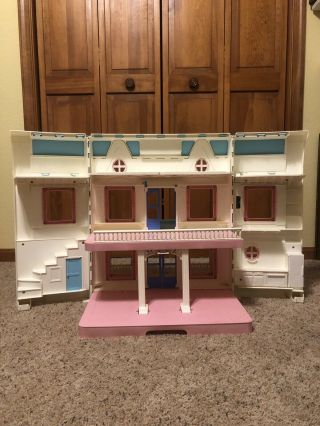 Vintage Fisher Price 1993 Loving Family Dream Doll House With 33 Acc.  & Figures 3
