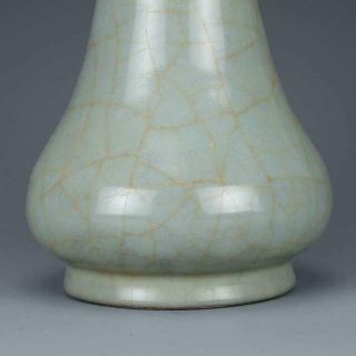 Chinese Song Dynasty Guan Kiln Green Glaze Porcelain Vase. 3