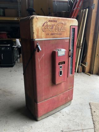 Vintage Collectible Vendo Model H1100 Coke Machine