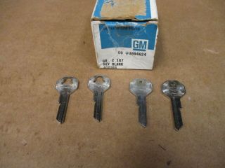 Vintage Gm Briggs & Stratton Key Blanks 39qty With W/o Knock Out Ignition & Door