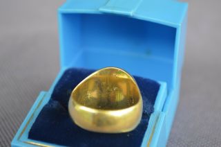18K Yellow Gold Vintage Men ' s Coat of Arms Signet Ring Size 9.  5 Crest 11.  2 PW 3
