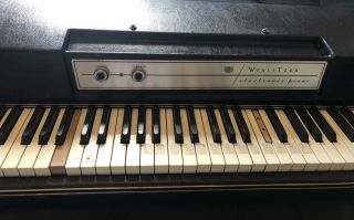 Vintage Wurlitzer Electric Piano model 200A - - 6