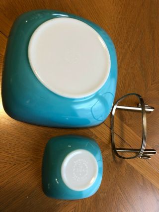 RARE VINTAGE PYREX TURQUOISE BLUE SNACK AND DIP SET ca 1950s Retro 3