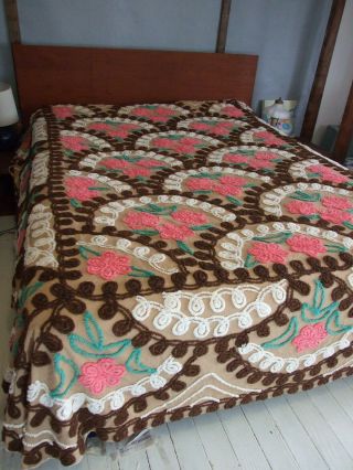 Vintage Chenille Bedspread Bed Of Pink Flowers Scallops Queen Fantastic Colorway