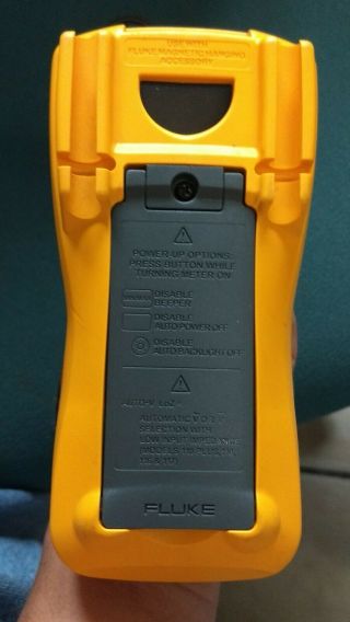 Fluke 117 Electrician ' s Digital Multimeter with Non - Contact Voltage Barely 2