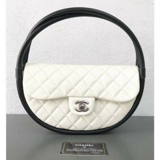 Rare AUTHENTIC CHANEL Hula Hoop Shoulder Bag Black/White Lambskin Leather 2