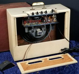 Vintage 1961 Gibson GA - 8T Discoverer amp,  1x12,  w/ tremolo.  Time - capsule minty 6
