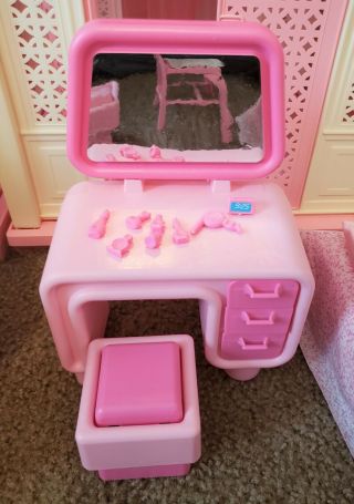 Vintage 1985 Barbie Dream House with Furniture 9