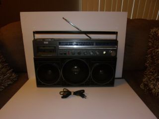 Vtg Magnavox D8443 Am/fm/sw1/sw2 4 - Band Stereo Cassette Recorder Boom Box Radio