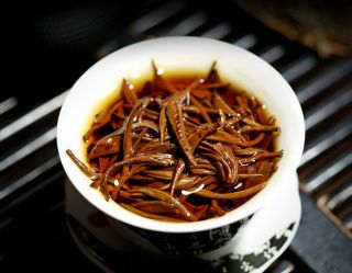 Supreme Organic Ancient Tree Golden Needles Dian Hong Yunnan Gold Black Tea 4