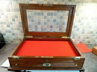 VICTORIAN MAHOGANY DISPLAY CASE WITH BEVELLED GLASS LID & LOCKING PIN DRAWER 4