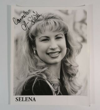 Selena Quintanilla Perez Autograph 8 " X 10 " Picture (very Rare)