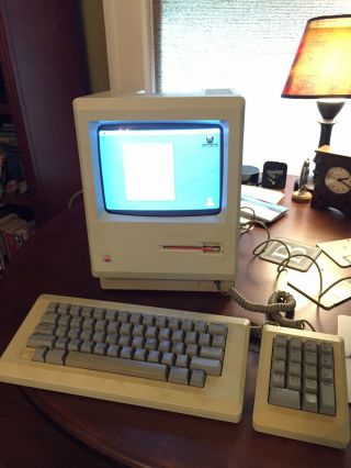 Vintage Apple Macintosh 512k W/ Travel Case,  Keyboard,  Number Pad,  Mouse