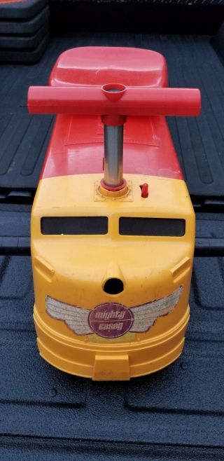 VINTAGE 1970 Remco Mighty Casey Ride on Train Engine WITH TRACKS 5